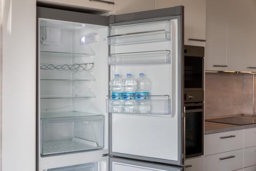 Refrigerator-Freezer Combination