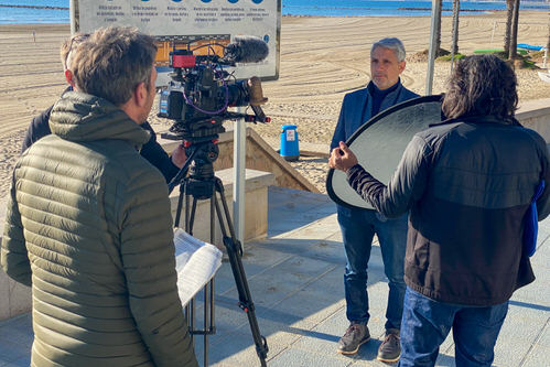 Filming the realtor at the beach in Benicasim